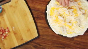 Pizza gătită acasă e tot mai scumpă în Italia, din cauza prețului în creștere al ingredientelor