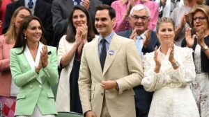 VIDEO. Roger Federer își face apariția la Centre Court. Cum a fost primit jucătorul de tenis suedez