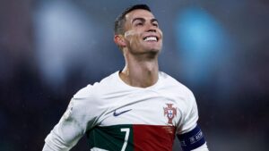 Ronaldo l-a detronat pe Messi. Portughezul devine cel mai bine plătit sportiv în 2023, conform Guinness