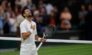 „Invincibilul” Novak Djokovic îl bate pe Jannik Sinner și ajunge în finală