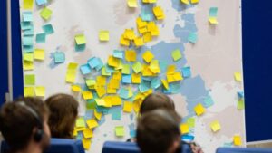 Grupurile de discuții ale cetățenilor europeni ar putea rămâne, dar trebuie adaptate, spun experții