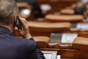 USR cere audierea în Parlament a responsabililor centrelor de îngrijire