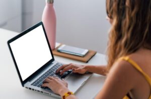 La ce joburi visează românii? Acestea au fost cele mai căutate locuri de muncă în prima jumătate a anului