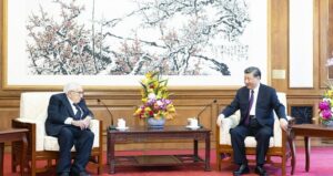 „Vechii prieteni” Henry Kissinger și Xi Jinping discută relațiile SUA-China