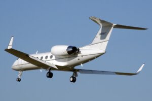Un avion cu pasageri al unei companii rusești, care decolase de la Soci, a rămas în PANĂ de motor în plin zbor