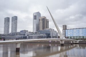 5 din 10 spanioli cumpără locuințe cash. Achiziția de locuințe fără ipotecă este în plină expansiune