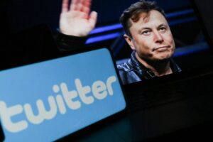Twitter a pierdut aproape jumătate din veniturile din publicitate de când compania a fost preluată de Elon Musk