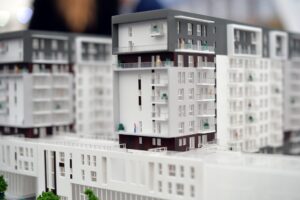 Tranzacțiile imobiliare au scăzut cu 20-30%. De ce nu scad și prețurile apartamentelor imobiliare