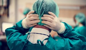 Ce salarii au medicii în Italia, de fapt. Mulți sunt nemulțumiți și se mută la privat