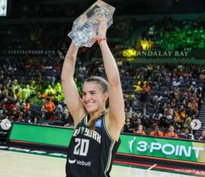 O româncă a stabilit un record all-time WNBA și NBA în concursul de aruncări de trei puncte