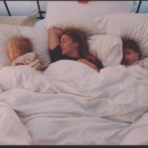 Câte ore trebuie să dormi în funcție de vârstă? 30% dintre cuplurile din România dorm separat