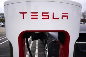 Concurența Tesla crește. Un grup de producători auto se unesc într-o nouă companie de încărcătoare electrice
