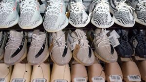 Adidas a trecut peste despărțirea de Kanye West. Brand-ul lansează un al doilea lot de Yeezy