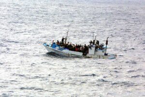 Naufragiu în Mediterana. Cel puțin 30 de migranți sunt dați dispăruți