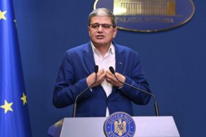 Mai puțini șefi, fără indemnizații de vacanță, mai puține norme de hrană. Cum vor fi afectați de reducerea cheltuielilor statului bugetarii cu cele mai mari salarii