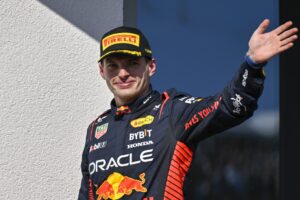 Max Verstappen, surprins conducând cu viteză