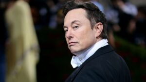 Elon Musk spune că X va păstra veniturile din publicitate de la creatorii de conținut care nu au un abonament premium Blue