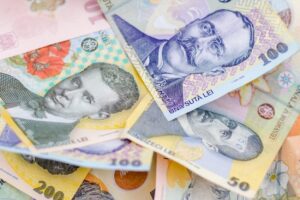 Guvernul vrea taxe noi. Negru pe alb, nu stă prost la colectare, ci la cheltuieli. Poți fi sigur că va respecta restructurarea administrației?