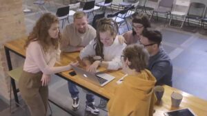 Generația Z preferă să caute loc de muncă în IT. ,,Competiția pentru universitățile tehnice a crescut”, avertizează Tiberiu Stoian, CEO Exonia