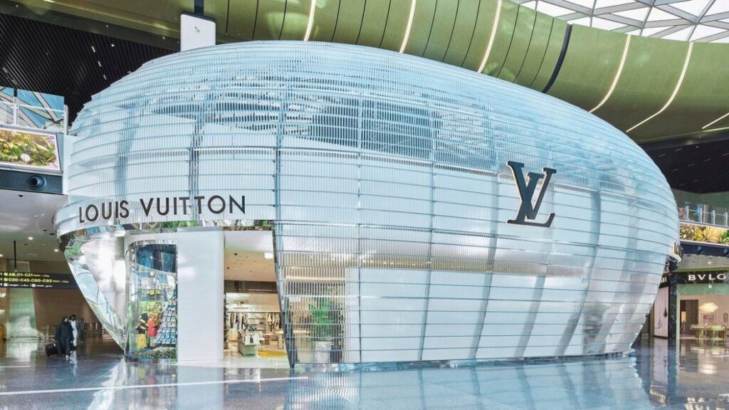 Louis Vuitton deschide primul restaurant în Qatar. Ce feluri conține meniul bazat pe bucătăria franțuzească