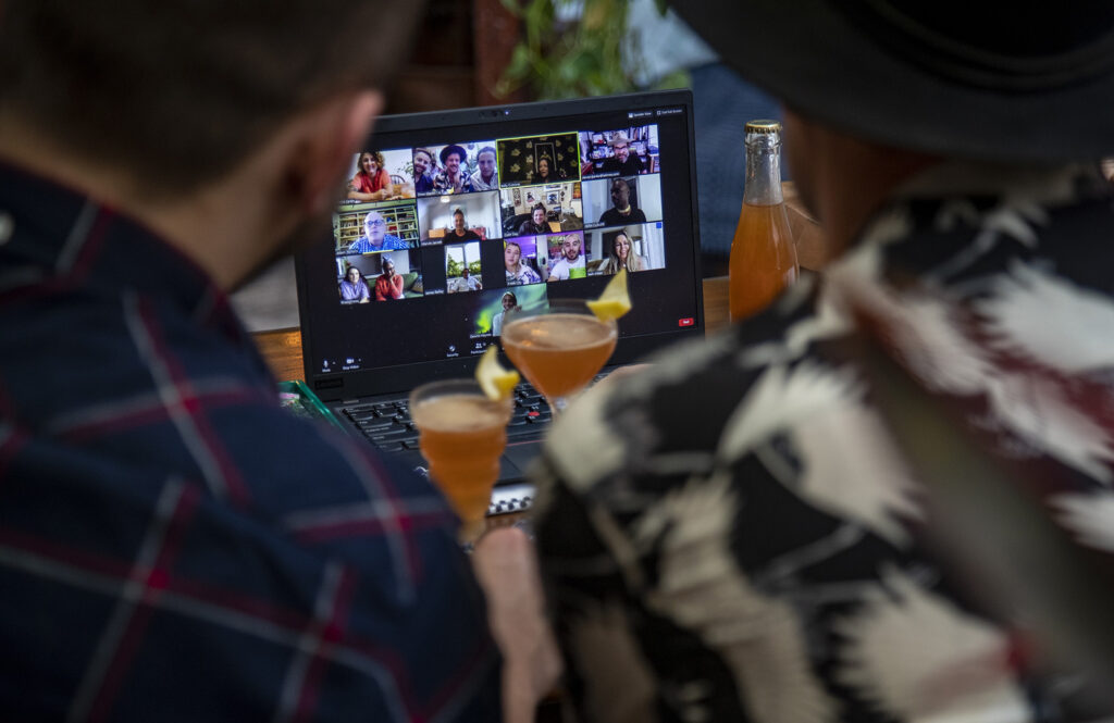 Angajaţii Zoom nu mai stau pe Zoom. De ce îi cheamă compania la birou?