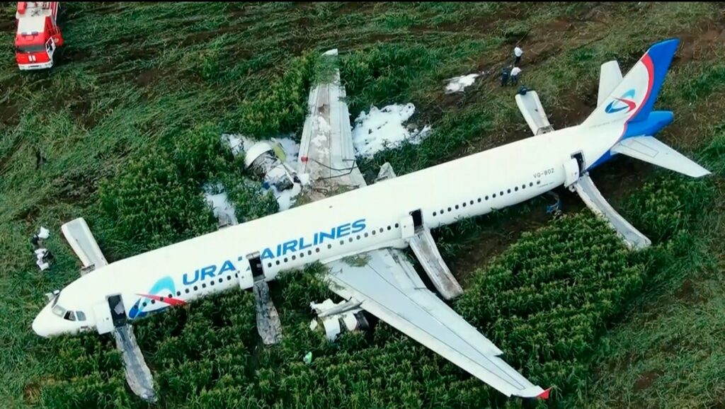 O aeronavă cu 159 de PASAGERI la bord, care zbura de la Soci, a aterizat de urgență în Novosibirsk
