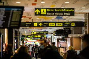 Lucrurile șocante găsite de polițiști în lenjeria intimă a unei femei care urma să urce în avion