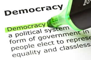 Politologi: Votul vizând demiterea lui McCarthy, un avertisment la adresa democrației