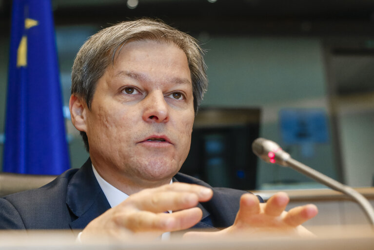 Cioloș îi cere lămuriri lui Ciolacu în legătură cu transformarea Deltei Dunării în pajiște