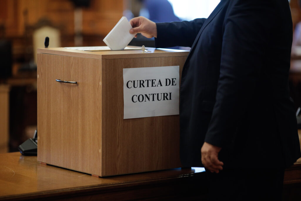 PSD, PNL și UDMR își „înscăunează” oamenii la Curtea de Conturi și ANCOM