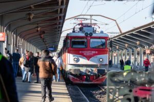 Bani pentru modernizarea a 55 de locomotive electrice și conversia altor 20 din diesel în electrice