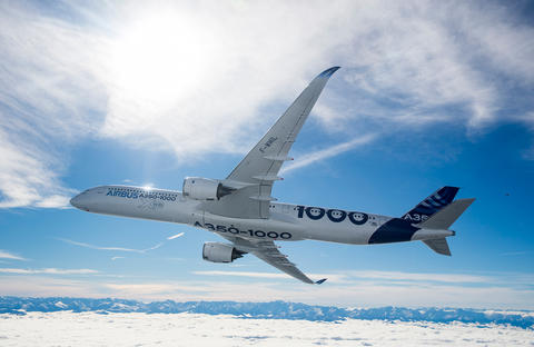Airbus prezintă noul model futurist A350-1000 care poate transporta de la 350 la 410 pasageri pe zbor. Cum arată interiorul