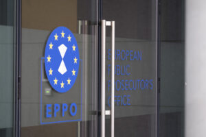 Prejudiciu de 53 de milioane de euro din fraude cu TVA / EPPO, percheziții în Italia și Elveția