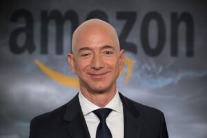 Jeff Bezos l-a detronat pe Arnault. Fondatorul Amazon a devenit a doua cea mai bogată persoană din lume