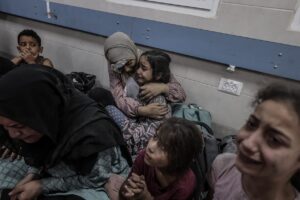 Palestinienii și israelienii se acuză reciproc după tragedia de la spitalul din Gaza
