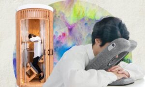 FOTO. Japonezii caută trucuri pentru somnul de la amiază. Cum arată capsulele în care angajații dorm în picioare