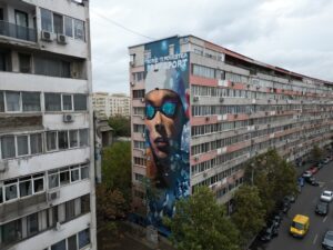 David Popovici, pictat pe un bloc de pe Şoseaua Ştefan cel Mare din Capitală David Popovici, pictat pe un bloc de pe Şoseaua Ştefan cel Mare