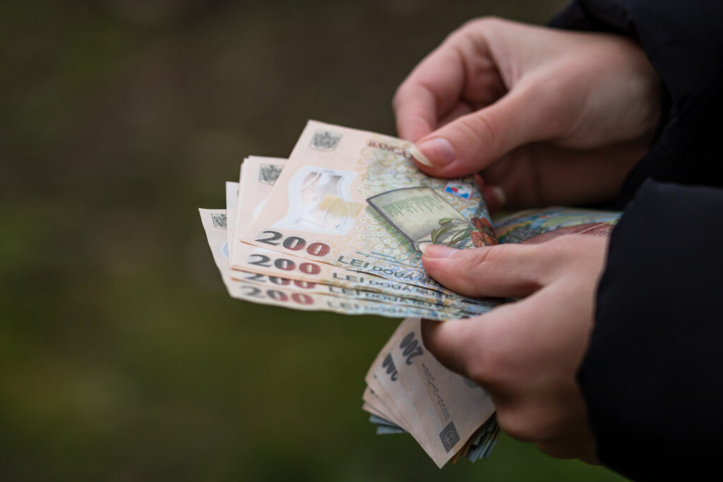 Limitarea plăților cash încinge spiritele. Ciolacu: Măsurile, propuse de „o echipă de la ANAF”