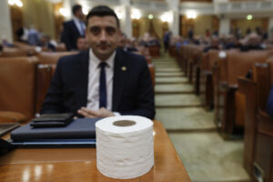 Alfred Simonis (PSD) și George Simion (AUR) s-au înjurat de mame în plenul Camerei Deputaților