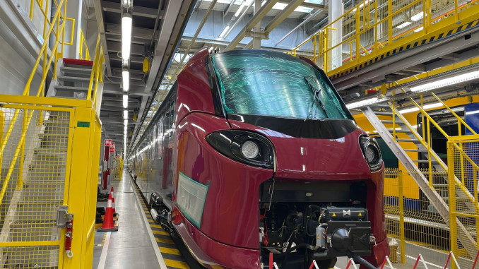 Primul tren electric nou cumpărat de România în ultimii 20 de ani pleacă miercuri din Polonia