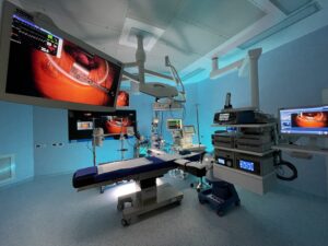 Performanță și progres în chirurgia cardiovasculară minim invazivă la SANADOR. Un an de la inaugurarea primului bloc operator complet digitalizat din România