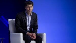Sam Altman se alătură Microsoft. El va conduce „o nouă echipă de cercetare avansată în domeniul inteligenței artificiale”