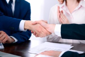 Peste jumătate din angajații români intenționează să își schimbe locul de muncă în 2024. Care sunt principalele motive