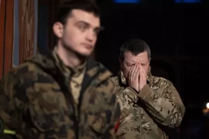 Prizonieri de război ucraineni, prezentați ca „voluntari” pe frontul rușilor
