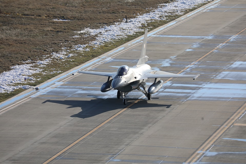 Primele trei aeronave F-16 cumpărate din Norvegia au ajuns în România