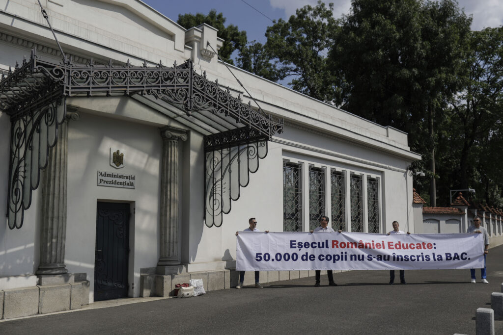 Senator USR, amendat cu 1.000 de lei că a protestat în fața Palatului Cotroceni