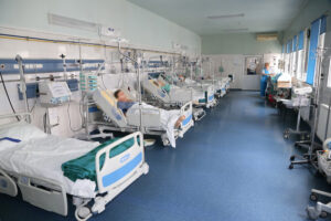 Curtea de Conturi recomandă reducerea discrepanțelor regionale privind numărul de medici