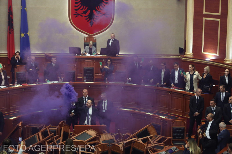 Tensiuni în Parlamentul Albaniei în ședința pentru ridicarea imunității lui Sali Berisha
