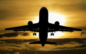 FBI, pus pe jar de cazul unui rus MISTERIOS, care a zburat fără documente din Europa în SUA. Ce s-a găsit asupra bărbatului „confuz”