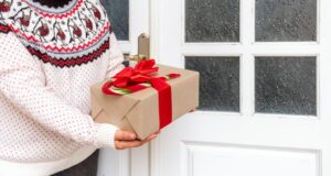 Ce cadouri preferă românii? Lista este diversificată, de la cadouri tradiționale până la tehnologie modernă